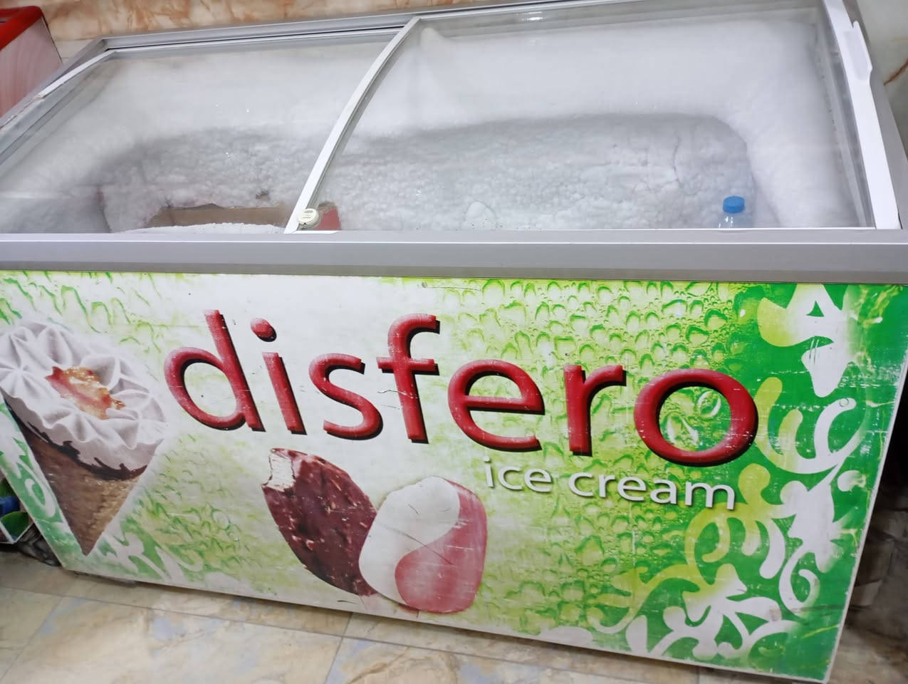 السلام عليكم عندي مجمدات وبرادات عمودية ورفوف محل للبيع للاتصال ع الرقم***********
