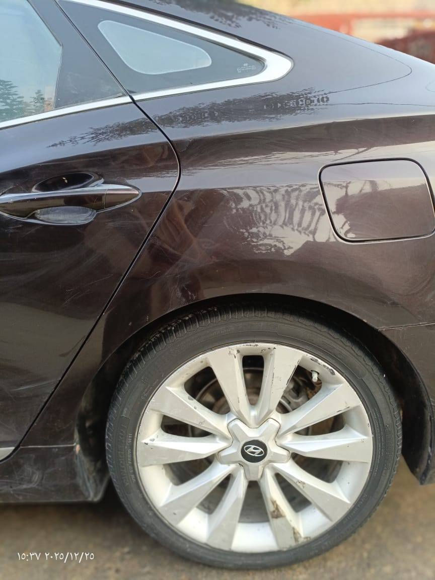 ازيرا للبيع 2013 خليجي
مواصفات
تحكم استيرن 
ويل كب 
كشن كهربائي 
بيها صبغ جاملغ خلفي فقط
السعر ١١٢ ورقة وبيها مجال
العنوان الديوانية
موبايل ***********
واتس وموجود
