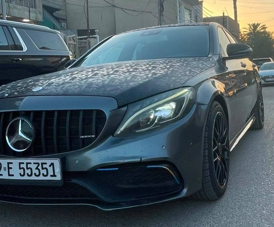 سلام عليكم مارسدس C300 موديل 2017 لون رصاصي فيلي
فول عدا الفتحه
تحديث AMG اصلي 
رقم اربيل انكليزي بسمي تحويل ثاني يوم 
السياره بيه صبغ 3 قطع فقط وارد امريكي 
مكان السياره بغداد البنوك شارع الكنيسه 
السعر 18500  يعني ( 185 ورقه ) وبيه مجال بسيط 
الاتصال ***********
***********
