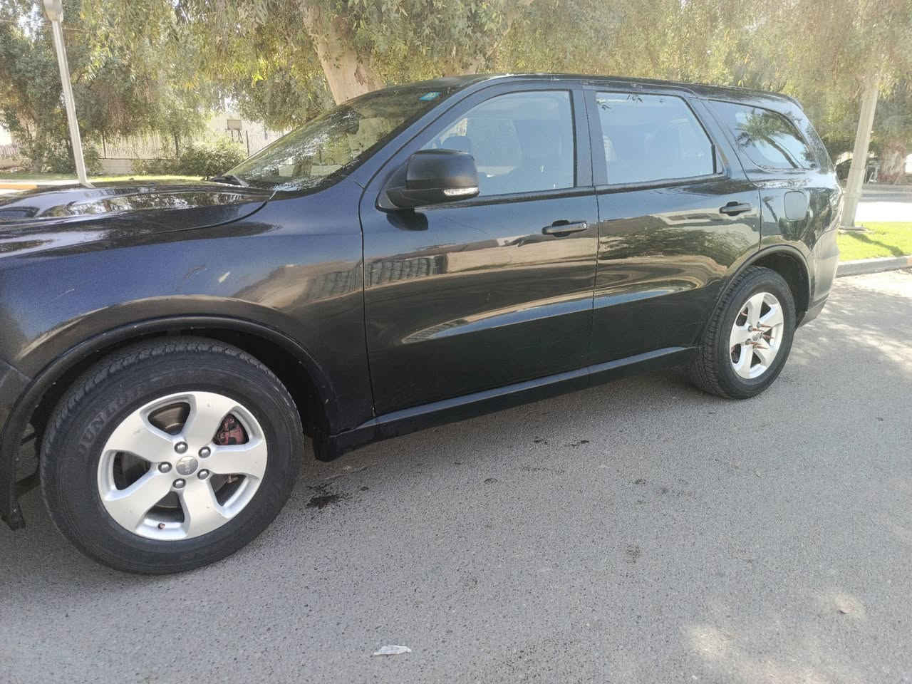 سلام عليكم للبيع قسط دوج دورنكو موديل 2013 السيارة فول 1/1 بصمة فتحة 7 راكب السيارة محرك هيمي 8 سيارة جاهزة تبريد حدادية كير محرك مكفولات مقدمة 75 مكاني بغداد ***********
