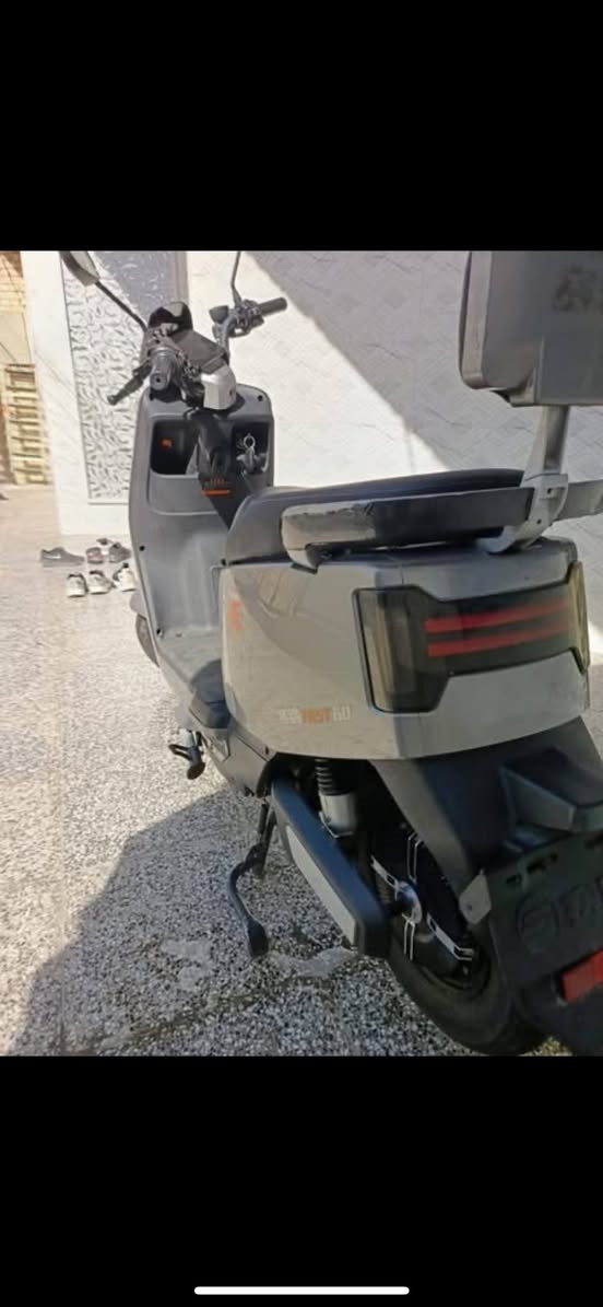السلام عليكم دراجه للبيع غنيه عن التعريف دراجه نظيفه جدا جدا السعر ٥٥٠ العنوان البنوك قرب البانزين خانه  الاتصال ***********
