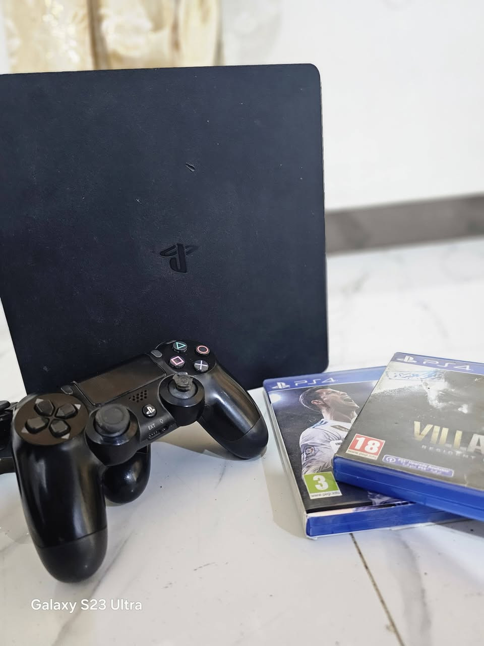 سلام عليكم. play4  slim  أون لاين  للبيع. كامل ملحقات بالاضافة. الى الكارتون.   ويا العاب. عدد 2  الاولى Resident Evil و الثانية. Fifa    نضافة. فول. و استعمال قليل  #السعر  مراسلة الصفحة.  او الاتصال على. هذا الرقم *********** الموقع. ديالى شهربان
