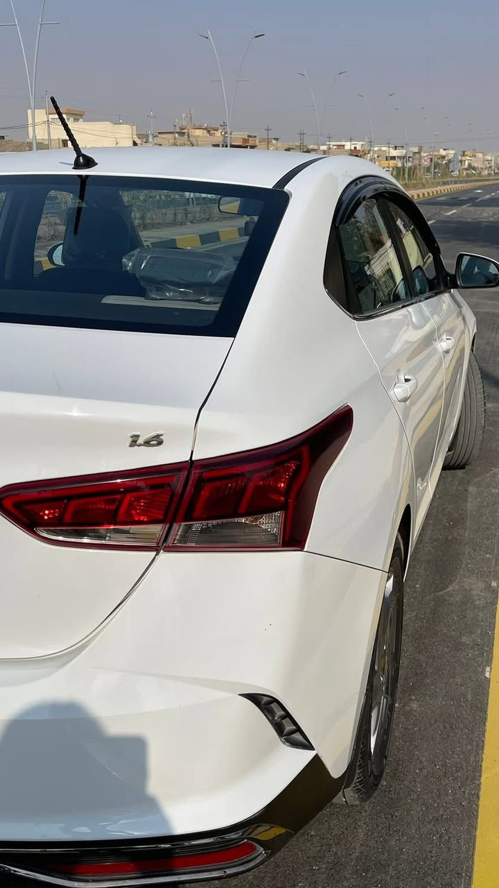 بسم الله وعلى بركة الله 
الســـــعـــــر 145$ و بيه مجال للشراي و الطيبين
اكسنت Accent 2021 اعلى فئة Verna 
الشكل الجـــــديــــد 
رقم اربيل الدولي ( مسطرة ) 
سنوية وهزة جديدة 
#كوري بدون صبغ فقط شبر ( #كرت بالباب ) 
و شبر بارد باب السايق 
#محرك 16 دوش 
#كير ATM اوتوماتيك + كير عادي 6 نمره 
#سلايد_روف
#تحكمات ستيرن 
#اشارات بالمرايات
#مراية تحكم كهرب 
#سنتر لوك Centre lock 
بريك ABS
#ويل_كب كروم 
#قطعتين_تبريد
السيارة ماشية 52.000 الف كيلو 
#كير_ومحرك_وتبريد شـــــــرط 
باقي السيارة وضع شركة 
للتواصل:***********
