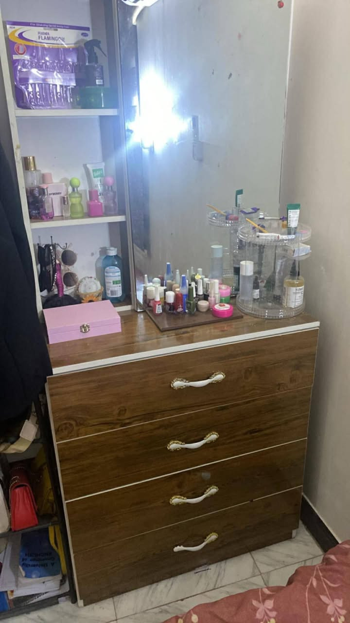 كوميدي خانتين كبير ب 65 وبي مجال للشراي 
ميز مرايه ب 60 وبي مجال بسيط العنوان الحله شارع 80


**إذا كنت صاحب هذا الإعلان وتريد حذفه لأي سبب، رجاءا أرسل رسالة إلى الدعم الفني**