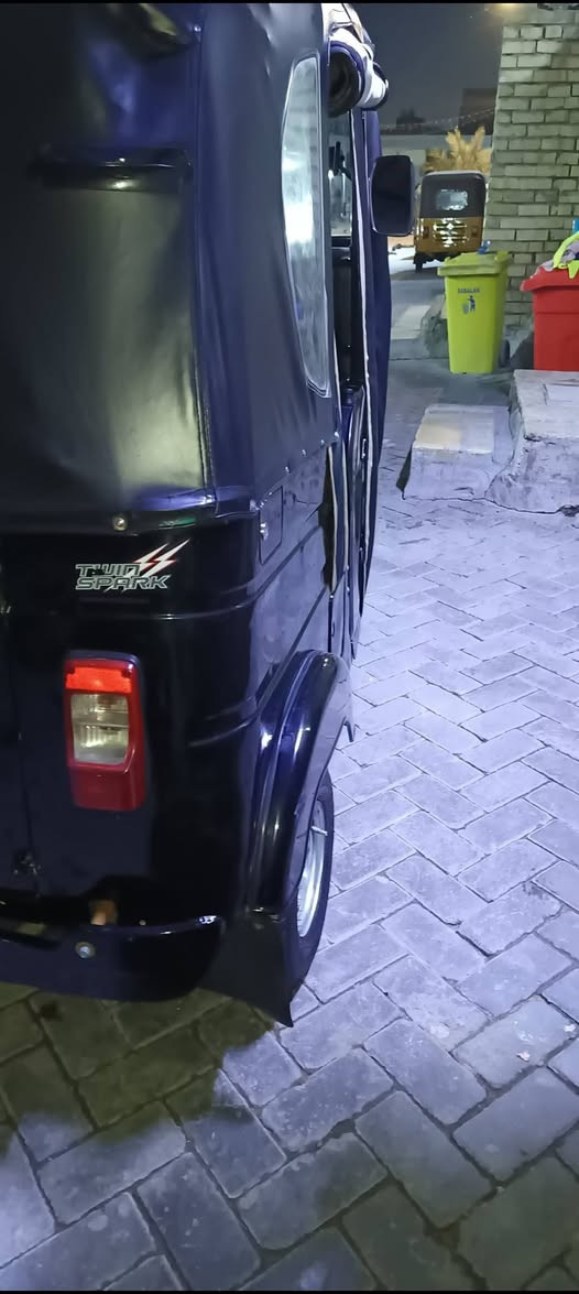 السلام عليكم تكتك موديل 22 شهر 11 مكفولة كفالة عامة السعر 9200 او بيهة مجال تحويل ثاني يوم شراي اتصل او منختلف ***********
