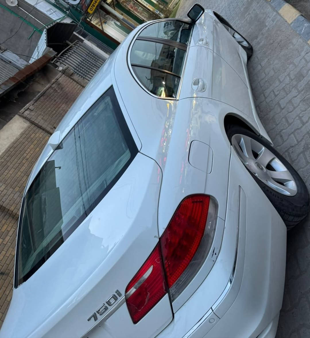 مكلف بالنشر …

للبيع بي ام باخرة موديل 2005 محدثة 2008 السيارة فول مواصفات  رقم كركوك ممدفوع كمركها بس تدفع كمرك تصير بأسمك اسويلك وكالة بنفس اليوم من مالكها بكربلاء . وعندي وكالة بيها
السيارة كير وتبريد حدادية مكفولة محركها بي خيط بخار هستوه بادي بي . ومحركها معروف سعره ميتجاوز ال6 ورقات 

السيارة بيها منظومة غاز ايطالية باب اول ام الضمان  انسى الصرف 

الكشر بي صبغات اثر جراد . شاصي ولغود مكفولات من كل عيب شرعي ومن الضربة . 

سعرها ب75 ورقة وبيها مجال 
الاتصال على صاحب السيارة ***********
