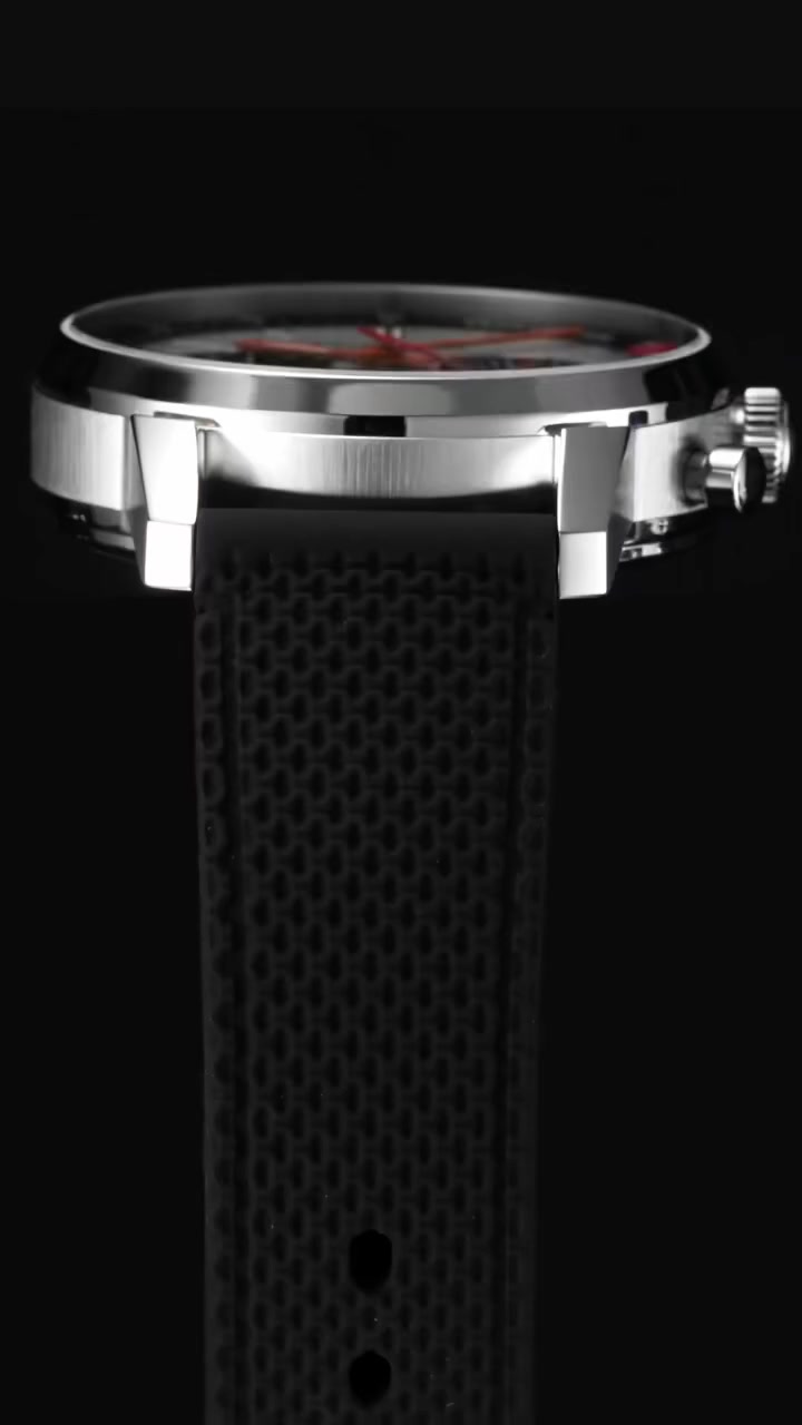 السلام عليكم تُظهر الصورة ساعة Tophill Seagull 1963 Pilots، وهي ساعة كرونوغراف ميكانيكية مصممة بأسلوب ساعات الطيارين الكلاسيكية.
تتميز هذه الساعة بالمواصفات التالية:
المحرك: تعمل بحركة Seagull ST1901 الميكانيكية الأصلية (يدوية اللف)، المعروفة بدقتها وموثوقيتها.
التصميم: مستوحى من ساعات الطيران لعام 1963، بقطر قرص يبلغ 40 ملم وتصميم "الباندا" (Panda) المميز بموانئ فرعية سوداء على خلفية فاتحة.
المواد: تأتي بهيكل من الفولاذ المقاوم للصدأ (316L)، وزجاج من الياقوت (Sapphire) المقاوم للخدش.
الميزات الإضافية: مقاومة للماء حتى عمق 50 مترًا (5ATM)، وتحتوي على عقارب ومؤشرات مضيئة للقراءة في الإضاءة المنخفضة.
الحزام: تظهر في الصورة بحزام مطاطي أسود مريح، وغالبًا ما تتوفر بخيارات أحزمة أخرى مثل الجلد. 
تعتبر هذه الساعة خياراً شائعاً لهواة جمع الساعات الذين يبحثون عن تصميم كلاسيكي وتكنولوجيا ميكانيكية عريقة بسعر مناسب.


**إذا كنت صاحب هذا الإعلان وتريد حذفه لأي سبب، رجاءا أرسل رسالة إلى الدعم الفني**