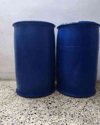 🌟 للبيع برميل نفط أصلي – 220 لتر 🌟 حالة ممتازة – بلاستيك قوي – عملي وم...