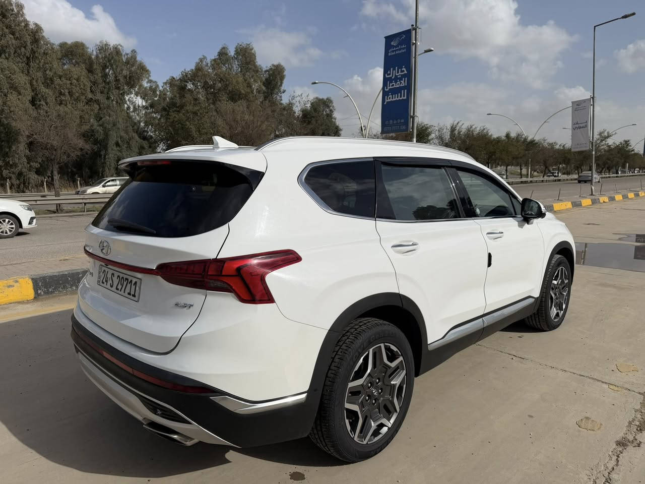 السلام عليكم
سنتافي 

موديل 2023

رقم دهوك الدولي 

وارد امريكي 

موصفات فول واحد على واحد 

محرك وكير شرط

محرك 2500توربو 

5 راكب 

سياره ضررها بقبغ الصندوك بسيط موضح بالصور  صبغ 

السعر 255$ وبيها مجال

رقم الموبايل 

***********

***********
