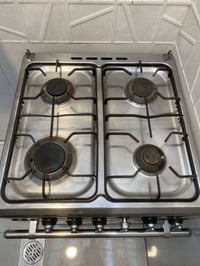 طباخ للبيع شغال والفرن شغال سعره 150 مكاني الدوره  07714397214