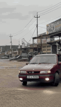 سلام عليكم اوبل فيكترا مه كينه 18 گير عادى موديل 1992 سلايت ناو فورميكا ناو غورفه ى زور جوانه چوار تايه ى تازه ويل BBS عه نكه بوت لايت هه لقه كوبونى به نزينى هه يه ره قه م باريك سه نه وى 7  مانگه به سه ر چوه به شه رتى ته حويل و براوه 
تكايه موشته رى نيت نامه مه نيره جواب نادريته وه 
ته نيا تيل ***********♥️
