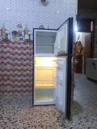 ثلاجه ١٠قدم • نضيفه جدا • توصيل