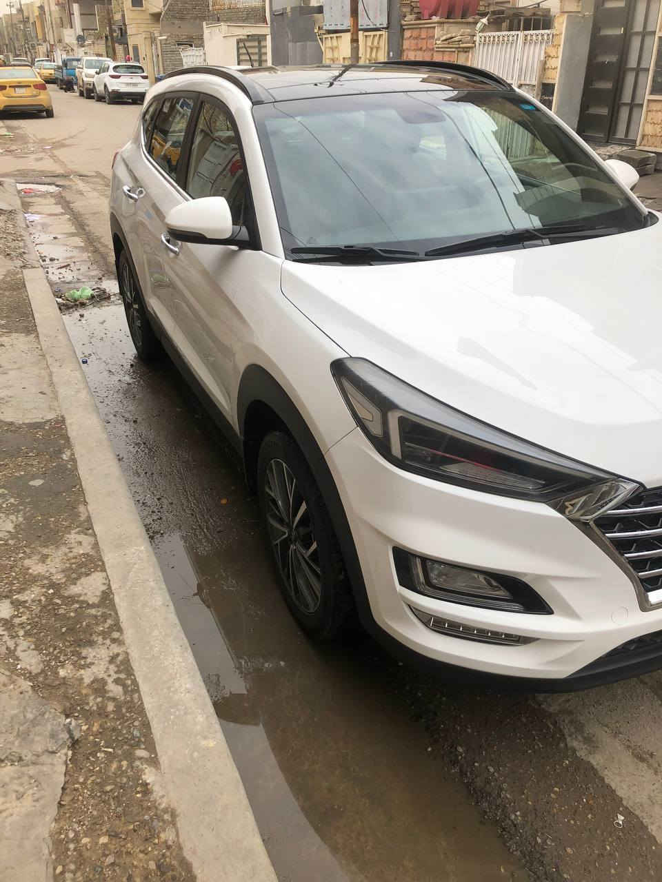 السلام عليكم
توسان 2020 خليجي 
فول مواصفات ١/١ 
كفالة عامة من الضربة والصبغ 
كير مكينة وضع الشركة 
ماشية 76  بنوراما بصمة 
خمس عدسات كشنات جلد بقلاوة 
كشنات كهرباء شاشة كبيرة  
دواخل صاج رقم السيارة انكليزي بغداد 
العنوان : بغداد / البلديات 
الرقم : ***********
السعر : 210$ 
ملاحظة : صبغ في جزء من الدعامية الخلفية اثر شخط بسيط
