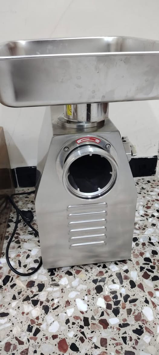 السلام عليكم 
للبيع مكينه ثرم صناعيه ٣٢ مستعمله يوم واحد فقط جديده 
*********** واتس اب او اتصال
