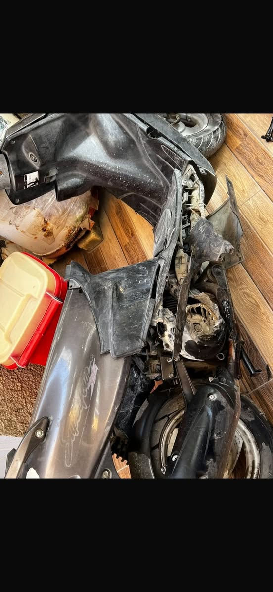 ابيعلك كوم حديد الدراجة واضحة بل صور
سعر 150
مكاني بعقوبه التحرير 
***********
