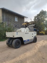 حادله للبيع تاير عريض رقم نجف  سعر 185 للاستفسار رقم 07801898539