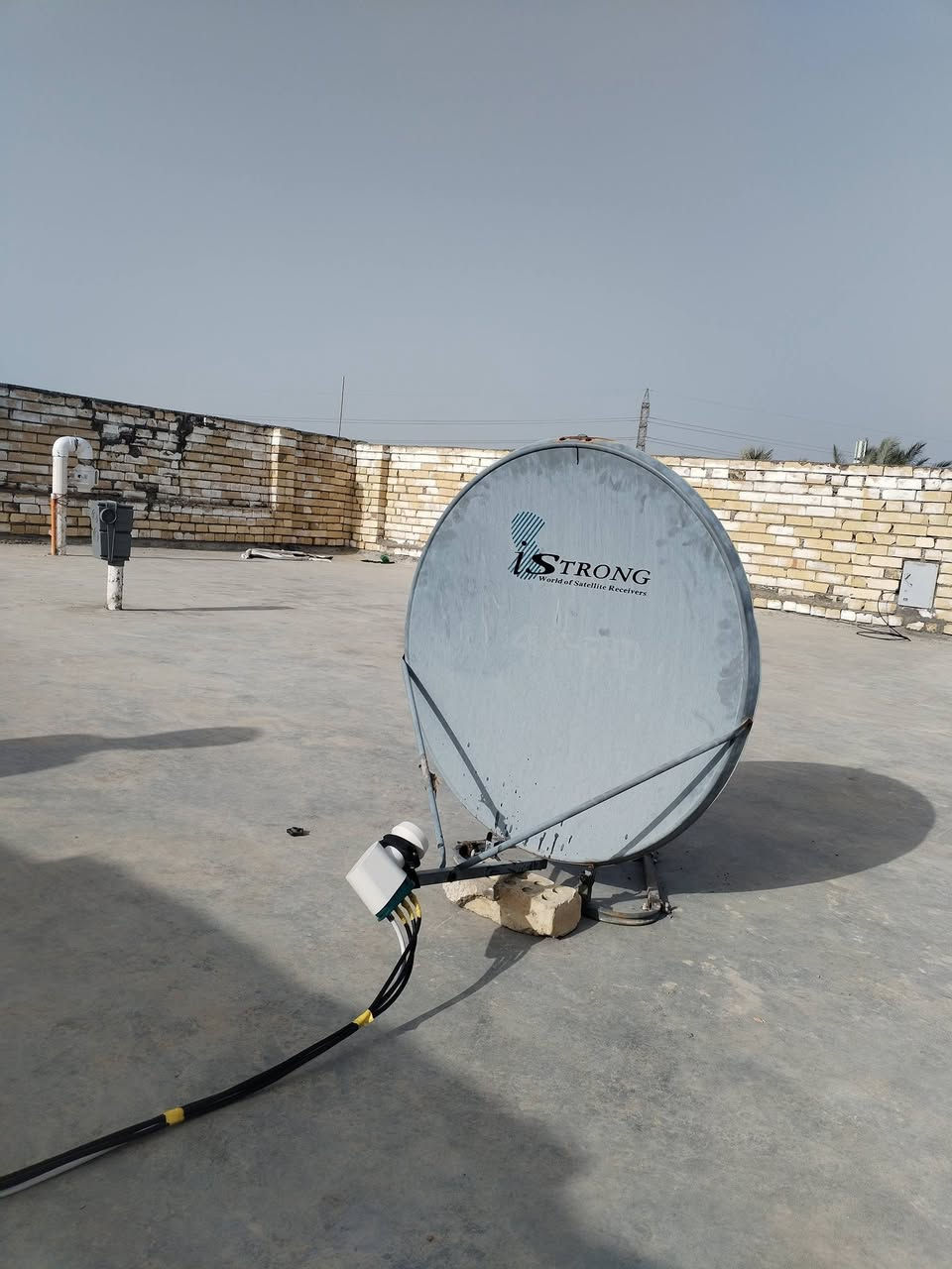 تنصيب صحن ستلايت في منطقة حي العسكري
لاقط رباعي شركة ايكو ستار وربطه على مجمع ستلايت ب اشارة قوية وتثبيت صحن ب قفايص  وتنصيب بلازمة للتواصل 
والعمل داخل وخارج العزيزية عبر الارقام التالية
***********
***********
