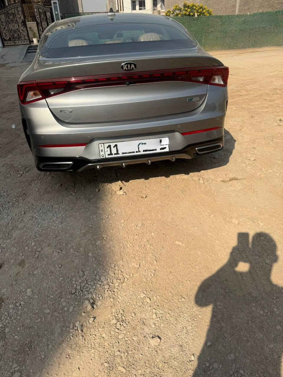 السلام عليكم سياره k5 هايبرد محرك 2000 دوش المرغوب للبيع وارد كوري من  كوريا استيراد حصراً
 موديل 2023
فول مواصفات 
اشاير بالمري شفط
كشنات تبريد 
ستيرن تبريد 
رادارات خلفي امامي 
4 كامرات 
توقف ذاتي 
تحكمات ستيرن 
وبيها مواصفات بعد اكثر 
بيها جاملغ الايمن الامامي فقط كلير في كوريا سياره جديده بمعنى الكلمه ماشيه 44 الف حقيقي مكلف بالنشر للاستفسار الاتصال *********** متوفر واتساب بغداد المعدات قرب تقاطع مصفى الدوره
