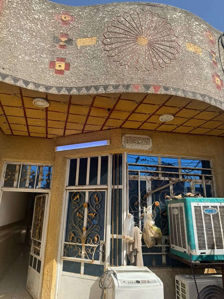 بيت للبيع طابو زراعي سند ٢٥ مساحة ١٢٥
مكانة العريفية مقابل جامع المهيمن 
يتكون من طرمة كبيرة استقبال مطبخ صالة غرفة نوم صحيات عدد٢ للاستفسار الاتصال ع الارقام 

*********** 

‭***********‬
