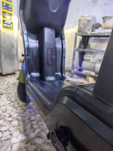 سلام عليكم 
الهم صلي على محمد وال محمد 
دراجه شحن نوع R8
لون زيتوني مميز 
مديل 2025
فول مواصفات 
5 بطاريات 
نشرات اصليه مال شركه وكيل حيدر النيار 
سرعه 99 بل شاشه 
بلوتوث بيها 
زنون عالي وناصي 
بيها نضام وقوف 
وبيها نضام بك رجوع 
بريكات جديده  
كشنات جدد 
دبل اشاره 
كهربائيات كلها شغاله وشرط الفحص 
مكاني نجف حي السلام 
*********** لل تواصل وسعره 400 وبيها مجال لل طيبين
