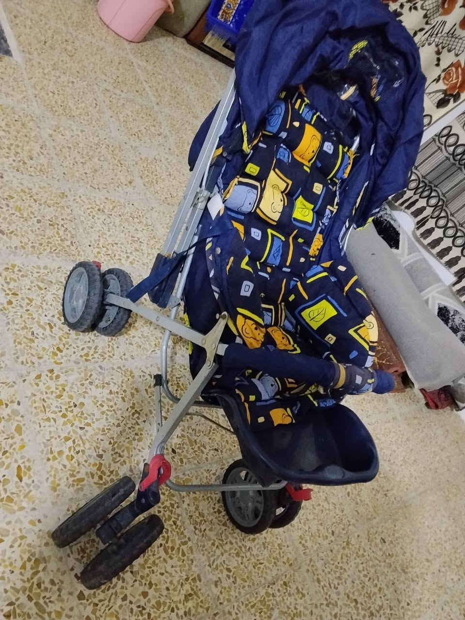 عربا طفل حيل حيل نظيفة وماببيها اي عيب وحجم الكبير سعرها 45 الف بيها مجال بسيط 
..كركوت هم نظيف وسعره 10 الاف 
المكان حي الزهراء .. 
***********
