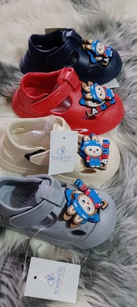 ملابس أطفال • خفيف • للبيع