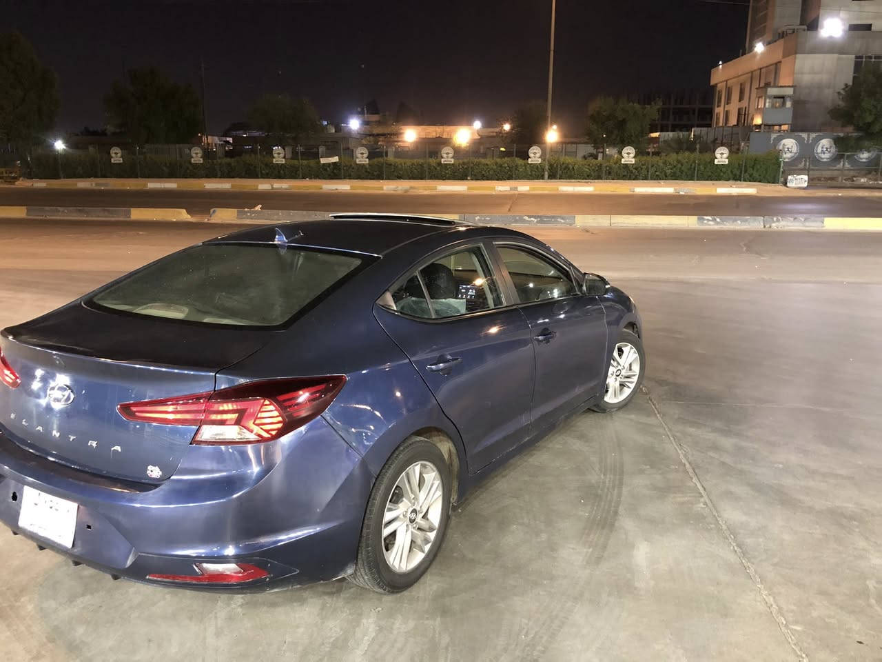 السلام عليكم النترا موديل ٢٠١٩ فول موصفات حادث السياره مثل مواضح بل الصور جاملغ خلفي وشويه من الصندوك 
بجم كبس رقم الجديد تحويل ثاني يوم السعر ١٣٨وبيه مجال 
***********
