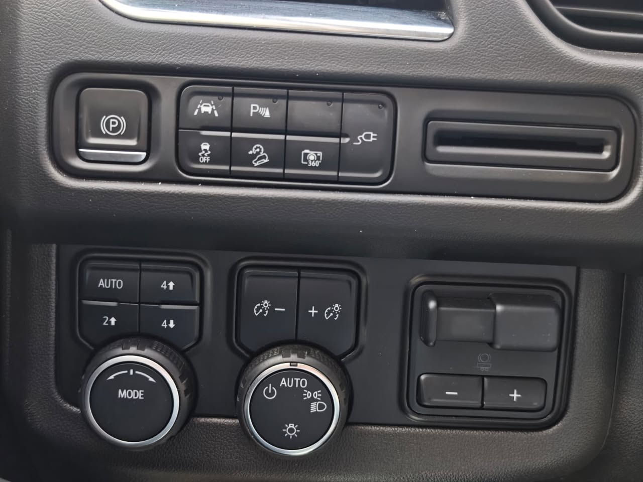 تاهو Z71 2022 
سياره فول فول مواصفات 
لون ابيض
رقم اربيل
ماشية ٦٠ الف ميل
حادث بوند و جاملغ بدون داخل
محرك V8 5300 مكفول 
المواصفات 
بانوراما 
عدادات دجتال 
كشنات جلد vip
أربع وضعيات قيادة 
فور ويل 
محرك 5,3 v8
هوكات امامية
لدات انارة زنون بلادي
شاحن وايرلس
جنطة كهربائية جلاق 
المحافظة على المسار
اوتو ستوب
وبيهة بعد هواي مواصفات ما مذكورة

معروضة 430 شدات وبيهة مجال بسيط

للاستفسار الاتصال 

***********
