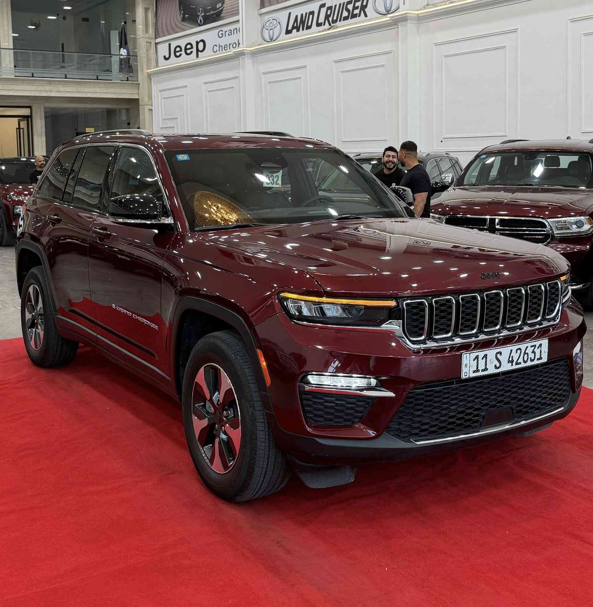 السلام عليكم
للبيع 2024 Jeep Grand Cherokee, Limited 4Xe
عداد :28الف ميل
داخل جلد أسود
بانوراما
تحكم بالستيرن
شاشات عدد 3
شاشة كبيرة
كراسي امامية كهرباء
ميموري كرسي السائق
تدفئة مقاعد امامية
تدفئة مقاعد خلفية
تدفئة ستيرن
خاصية دخول بدون مفتاح
كاميرا خلفية
رادار امامي 
رادار جانبي
تحديد مسرب 
مثبت سرعة تفاعلي
تشغيل عن بعد
باب الصندوق كهرباء
نظام STOP/START ENGINE
نظام صوت ALPINE
حساسات خلفية
اوتو بريك خلفي
هاند بريك كهربائي (بصمة)
اضوية امامية LED
اضوية امامية زينون عالي/واطي
كشافات ضباب زينون
4 وضعيات قيادة
اضوية خلفية LED
حادث بنيد وجاملغ مبدل نفس لون

سعر٣٥٢ مجال بسيط

العنوان بغداد الكاضمية قرب مرور الكاضمية معارض جكوك شركة البحر المميز

للاستفسار :***********
