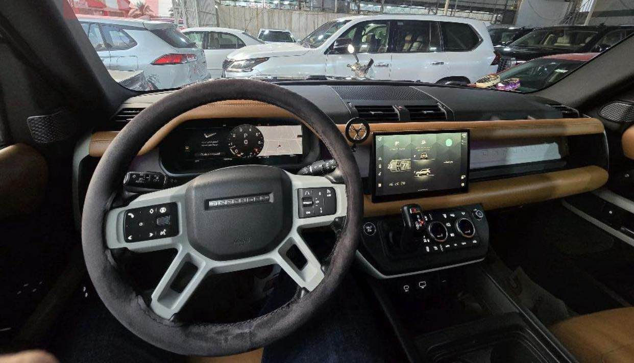 ديفندر موديل 2024 وكاله سردار فول موصفات بعده ضمان شركة 
عداد المسافه 42000كم 
بدون ملاحضات السيارة 
*********** بغداد, العراق
