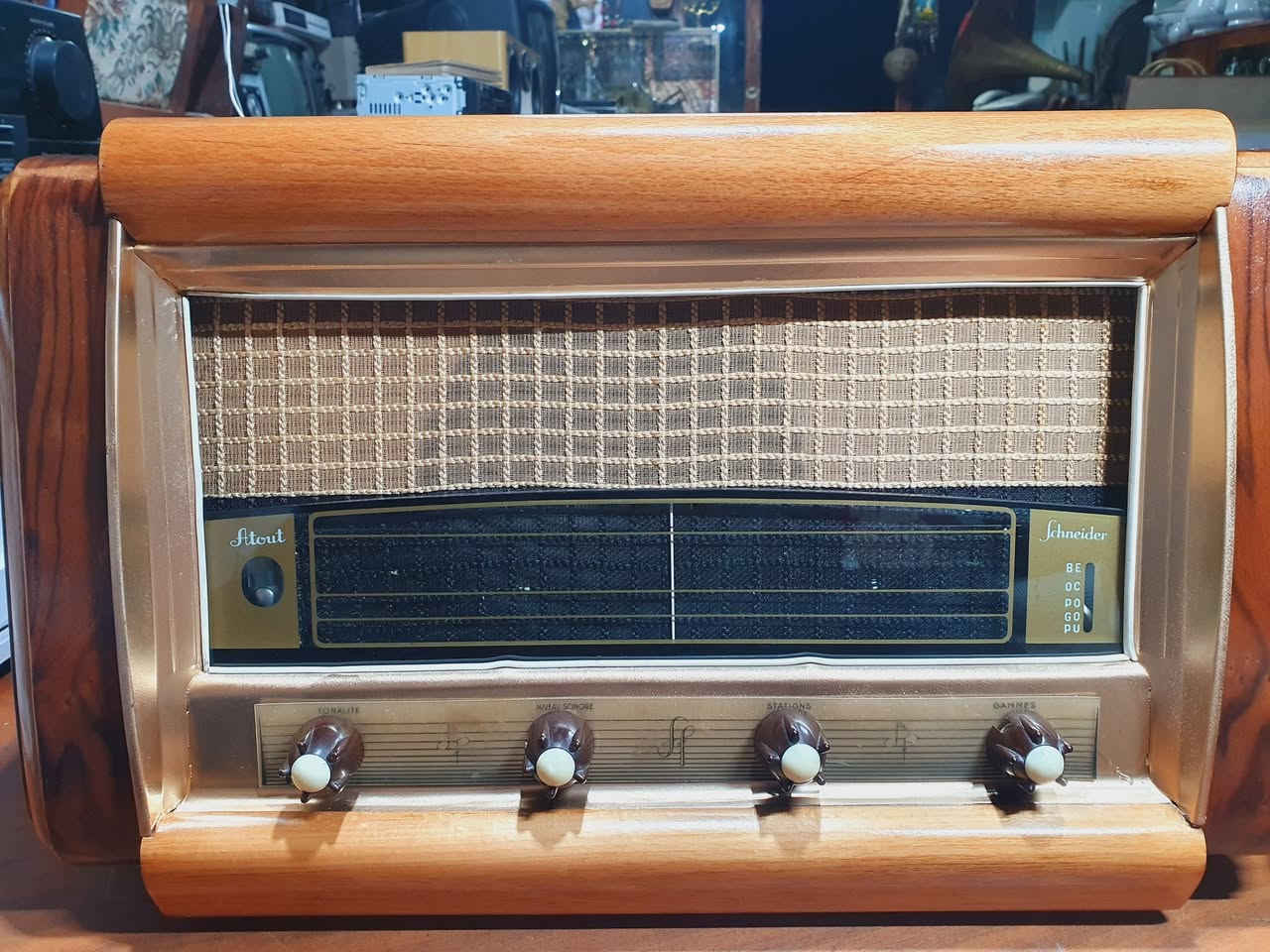 توب نظافه 
شغال ٤ موجات من غير ال fm
التواصل عبر الخاص والتوصيل متاح .


**إذا كنت صاحب هذا الإعلان وتريد حذفه لأي سبب، رجاءا أرسل رسالة إلى الدعم الفني**