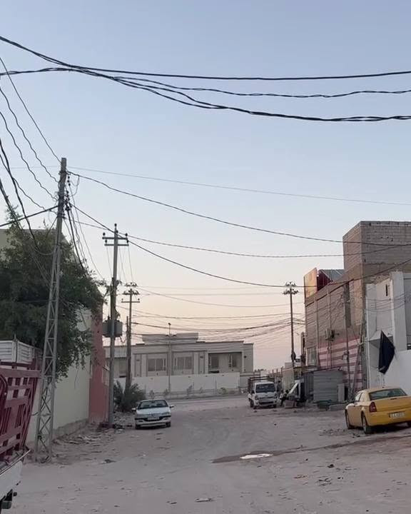 دار للبيع مجمع بيتي الأول 
التفاصيل:👇
200م طابقين 10×20
بداية المجمع خلف الأسواق المركزية 
شارع 15 مقابل الأميرات الثانية
يبعد عن شارع المجمعات 50 متر
يحتوي على👇
الطابق الأرضي 
*غرفه 5×4
*أستقبال 6×4
*مطبخ 3.5×5
*صاله توزيع المداخل 
*مكشوفه 5×1.75
*صحيات عدد 2
*كراج يتسع سيارتين
الطابق الأول👇
معزول بباب خارجي تماماً
*غرف نوم عدد 3
كل غرفه 5×4
*بيتونه كبيرة 
*مطبخ 6×3.5
*صحيات 1.5×3
*بالكون 4×1
يصلح للسكن والأستثمار 
للإستفسار أكثر 
مراسلنا على الخاص 
او الإتصال واتساب 
***********
مكتب سما بلادي للعقار
