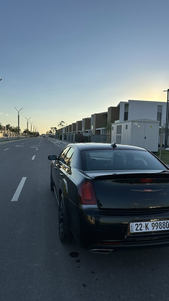 السلام عليكم
chrysler c300s 2023 HEMI 5.7L 
رقم اربيل باسمي 
ماشية 25 الف ميل 
عنوان بغداد 
***********

