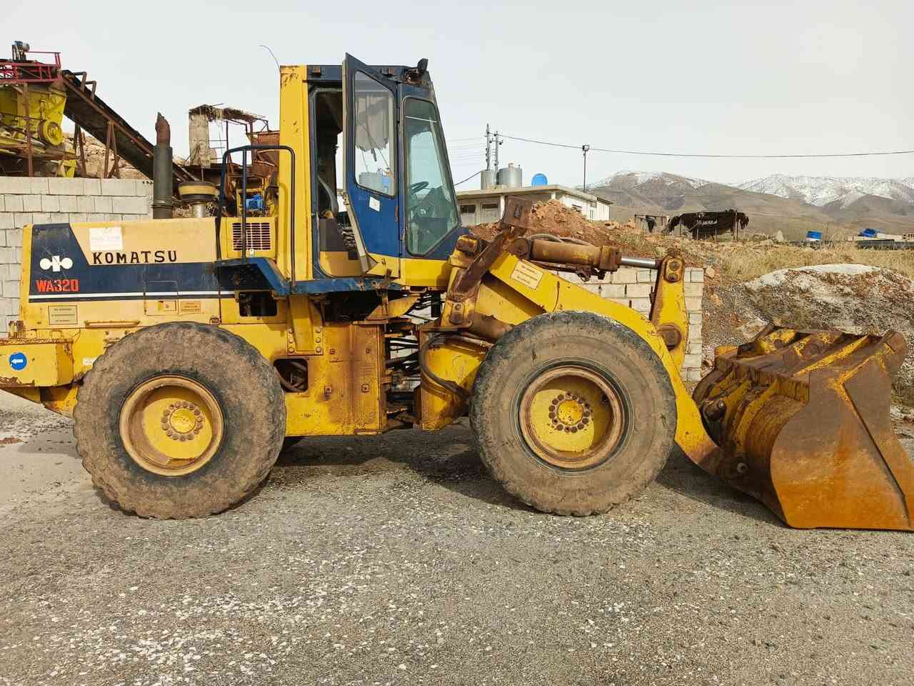 للبيع شفل كوماتسو موديل ١٩٩٢سعر١١٥مجال***********
