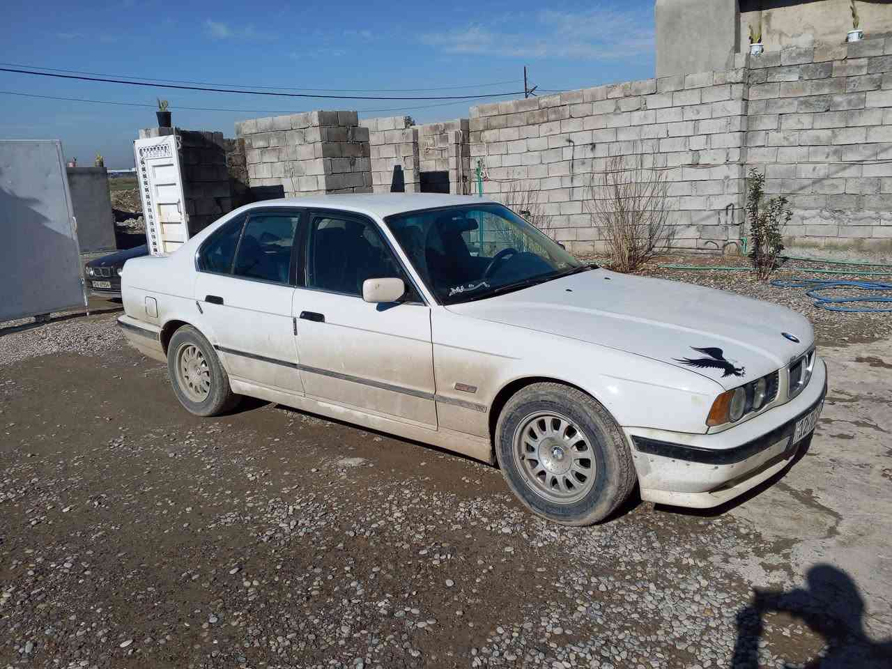 بي ام موديل 1994حجم 520كير عادي بدون ضربه وبدون صبغ وضع شركه كوبن بانزين موجود مكان سهل نينوى ***********/***********
