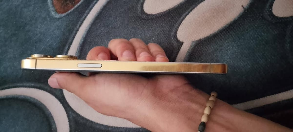 السلام عليكم أيفون 14برو ماكس للبيع جهاز نضيف بطاريه 85 ذاكرة 256 دبل سيمكارت ضهر الجهاز ذهب معيار 24كلش حلو الجهاز مبدل شاشه قطعه اصلية ولفيس ايدي بي مشكله سعر ٧٠٠وبي مجال مكاني بغداد جسر دياله القديم رقم تليفون ***********
