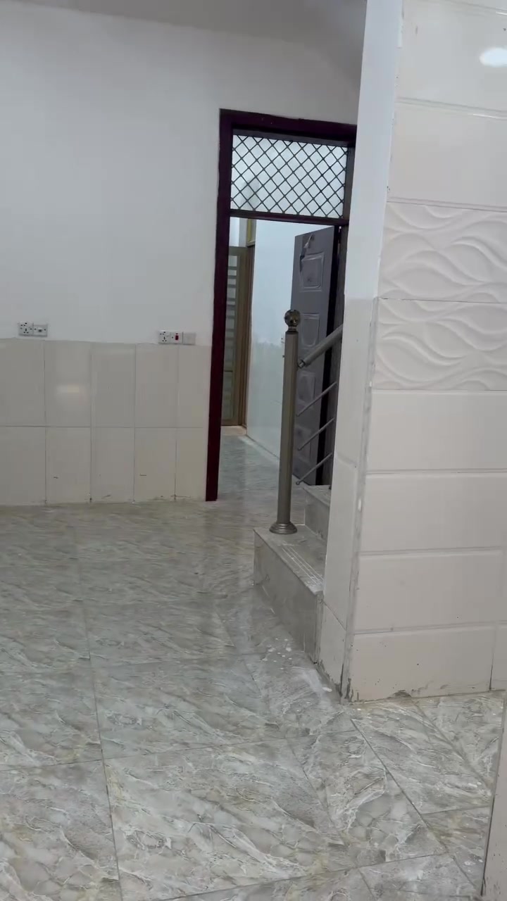 للأيجار 60 متر طابق ونص زيرو غرفتين نوم وصالة ومطبخ وحمام ومنور بداية الطي قرب سيطرة المحيط للخروجية ابكاع بيت الباري قريب الشارع العام السعر 450 الف قفل قفل ***********
