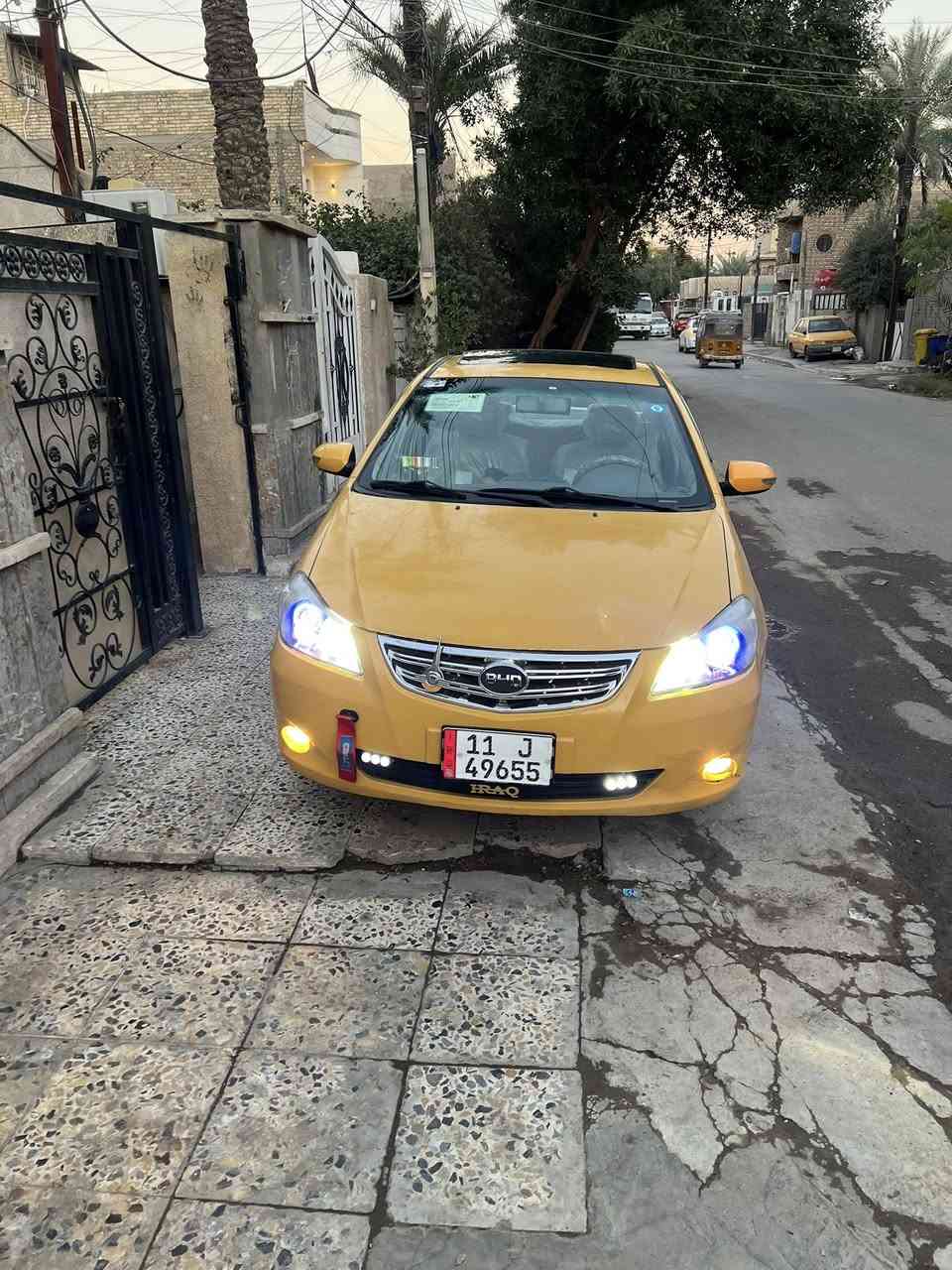 السلام عليكم
عندي بي وايدي موديل 2015 لبيع السياره رقم إنكليزي الجديد مصفر هيئه وغرامه السنويه 28 هزه جديده السياره بسمي تحويل ثاني يوم

محرك كير  صدر تبريد تخم تاير مكفول ، كهربائيات كلها شغاله السياره جاهزه خير من الله 

السياره مكفوله من الضربه والتبديل ،بيها صبغ على كد اقل الشبر بل بنيد ويم قبق البانزين شويه صبغ أبيع شرط السونار 

العنوان البلديات شارع المصرف 

السعر 50 وبيها مجال لشراي 

أي استفسار رقمي ***********
