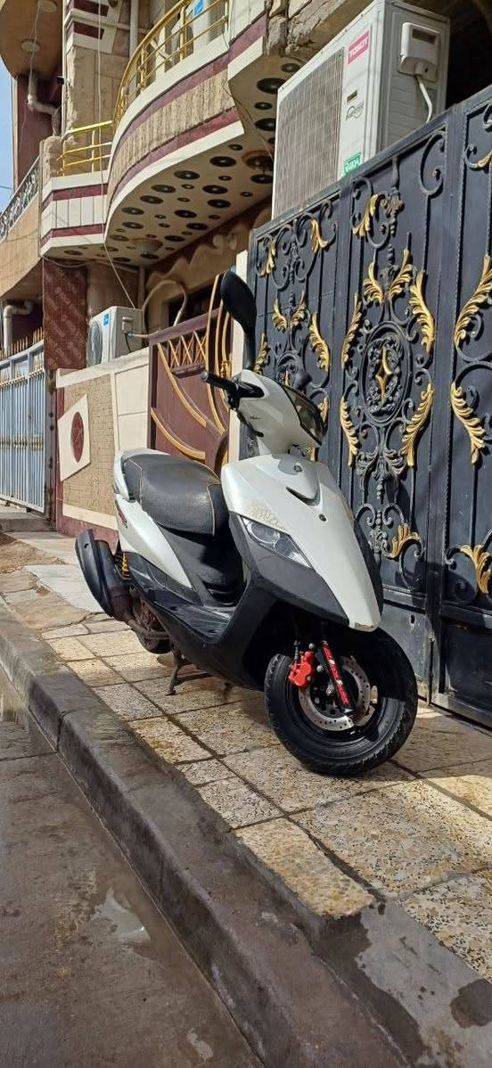 السلام عليكم
دراجة ثعلب  للبيع 
الدراجة نوزل موديل 2007
صار شهرين نازلة من الرمبة 
مكفولة كفالة عامة
 كڤرات + سوادات ختم واحد 
كلجات وصالنصة رياضي مال رمبة
مكفولة من التاير للتاير
دراجة شلعة و معدل خير من الله
ترايك وين ميعجبك 
اوراقها كاملة و اصولية 
شرط اتكاتبلك عليها
للتواصل *********** .  *********** 
 سعره 900 الف و بيها مجال 
مكاني بغداد. بغداد الجديدة
