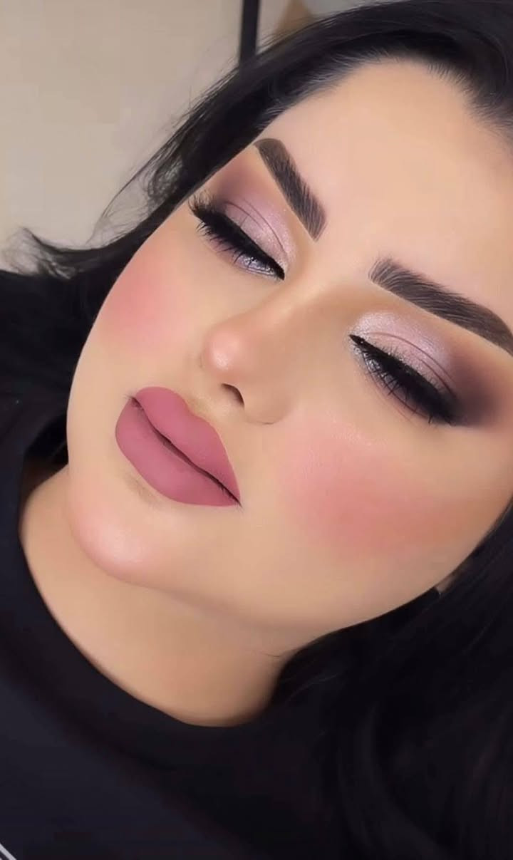 💕🌙بمناسبة عيد الفطر🌙💕
✨صالون ليان ✨
❤️‍🔥مجهزلكم أقوى عروض التجميل❤️‍🔥
📍 الموقع: كربلاء شارع السناتر 
داخل مجمع الساعاتي الطابق الاول مقابيل توت فريش .......
📞 للحجز والاستفسار 
***********
🍒 خدماتنا المميزة 🍒
🍒صبغ وميش الشعر:
ميش شعر قصير ولادي 10
ميش شعر حد الكتف 15
ميش شعر تحت الكتف 20
ميش شعر وسط الظهر 30
ميش شعر نهاية الظهر 40
🌟🍒صبغ وتوحيد لون الشعر:
صبغ وتوحيد لون الشعر ولادي 10
صبغ توحيد لون الشعر حد الكتف 15
صبغ توحيد لون الشعر تحت الكتف 20
صبغ توحيد لون الشعر وسط الظهر 25
صبغ توحيد لون الشعر نهاية الظهر🍒 40
🍒 تسريح الشعر:
تسريح شعر ولادي  35
تسريح شعر حد الكتف  40
تسريح شعر تحت الكتف 50
تسريح شعر وسط الظهر 60

🍒عروض العرائس:
عروس تسريحة ومكياج + يوم واحد وشسوار هدية مرافقه للعروس 75

عروس تسريحة ومكياج حنة وعرس يومين 150
تسريحة ومكياج مدعوة. 25
عروس عقد مكياج وتسريحة  40
🍒 خدمات التاتو🍒

تاتو سكس دي 30
تاتو بلوك  20

تاتو شفايف وتوريد 25
تحديد شفايف  15
🍒 الوشومات باانسب الاسعار 
وشم صغير (من 10 فمًا فوق حسب الحجم)
القص7
شسوار: 5
 الشعر الطويل يختلف سعر 
💎الرموش والاضافر على الحجز 💎
✨تركيب رموش: 35
✨تركيب اظافر: 60

حفافه وجه  7
صبغ الحاجب هدية
تنظيف بشرة عادي: 5

تنظيف بشرة ملكي بالهايدروفشل والماسكات: 10
🍒لا تفوتوا الفرصة🍒

للحجز والاستفسار راسلونا واتساب 
***********
***********
🌸 نتشرف بزيارتكم دائماً✨ العرض ساري لفترة محدودة بمناسبة عيد الفطر
#عروض_العيد
#الجمال_يبدي_ويانا
 #صالون ليان
