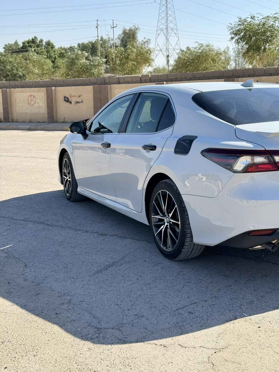 للبيع تيوتا كامري هايبرد 2023Leوارد امريكي سيارة مال بيت جديدة بمعنى الكلمة اللون سموك حادثه فقط حافة البنيد بدون ارباك بدون اي دواخل وكلها بلادية ماشيه 35 الف مايل رقمها بغداد ب اسمي تحويل ثاني يوم مكاني صلاح الدين /سامراء 
السعر 215 وبيها مجال 
الرقم ***********
