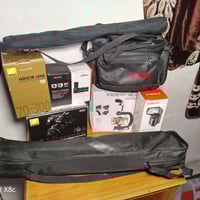 نيكون D5600للبيع التفاصيل والملحقات بطاريات عدد 3اصليات شاحنتها الاصلي...