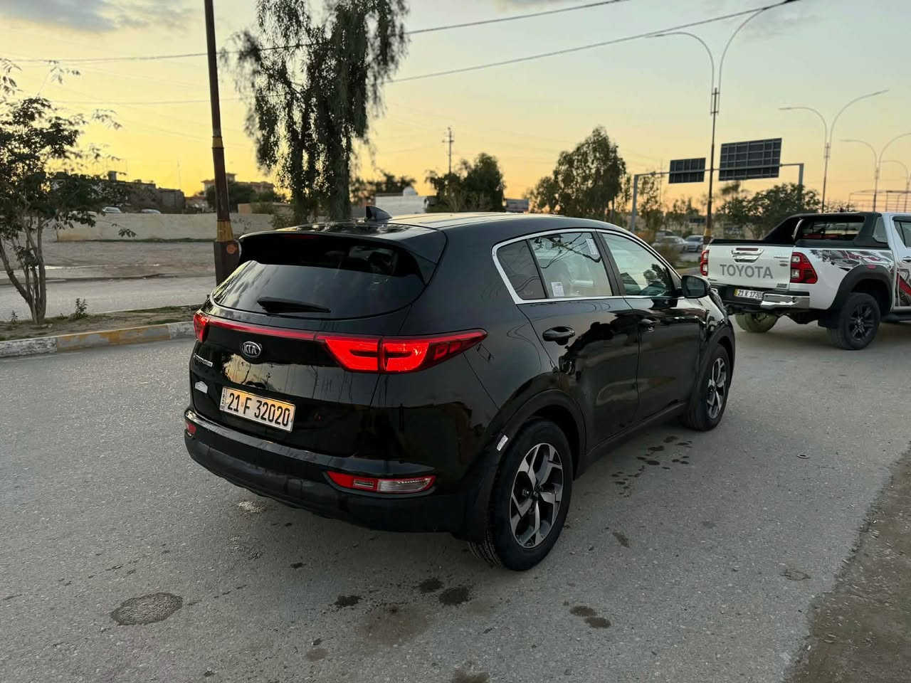 السلام عليكم
كيا  سبورتج
موديل 2019
وارد امريكي 
بيع او مراوس حسب القناعه 
رقم سليمانيه الدولي 
هزه وسنويه جديده وبأسمي 
شرط التحويل او الوكاله 
سياره موصفات نص فول 
كشتات جلد احمر 
داخل لونين 
بلاجكتر 4 عدسات 
 شاشه اصليه تبريد بيانو
محرك وكير شرط 
محرك 2400 GDi
ماشيه 60 مايل 
شرط التحويل 
سياره ضرر بونيد وجاملغ بدون دواخل شرط وايربك البرده فقط طاك
رقم الشاصي مرفق بالصور 
سياره جاهزه من جميع النواحي مبيها اي نقوصات 
السعر 150$ وبيها مجال
مكاني ديالى (خانقين)
🛑للأستفسار اتصال
***********
*********** واتساب خناقين, ديالى
