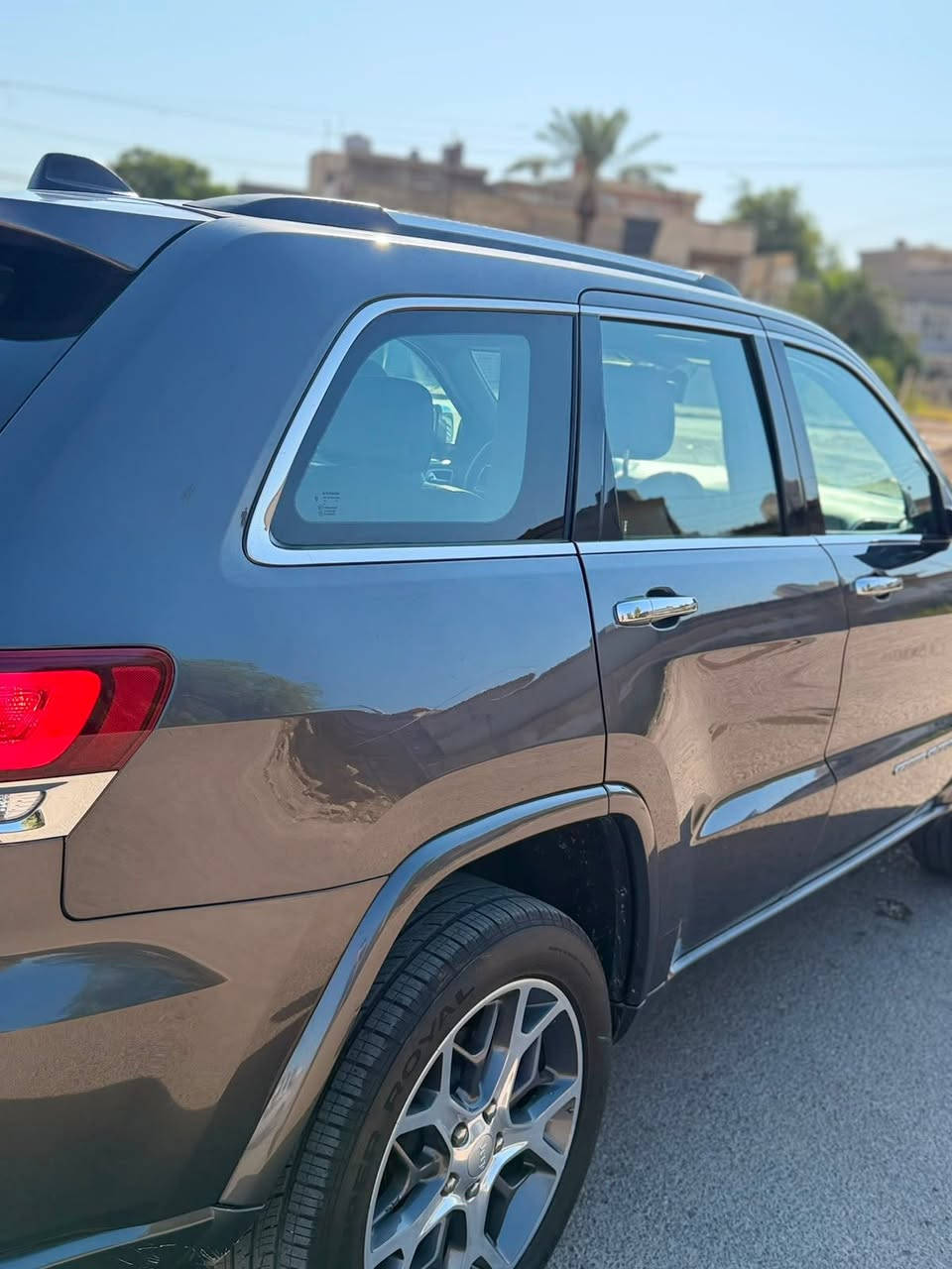 سلام عليكم 
جيب موديل 21 لمتدد
بيها بنيد مبدل ومصبوغ وجاملغ مصبوغ 
اما الباقي كله مكفول مكفوله من شاصي ولغد
رقم شبه مميز 
سياره نظيفه وحلوه 
مبدل صدر خلفي امامي جديد وكير ومكينه جدد ممفتوحات تبريد ثلج
ودامه للسياره كامله 
شاشه جبيره 
ماشيه 66mi
مكان السياره بغداد 
السعر 260وببها مجال
للاستفسار ***********
