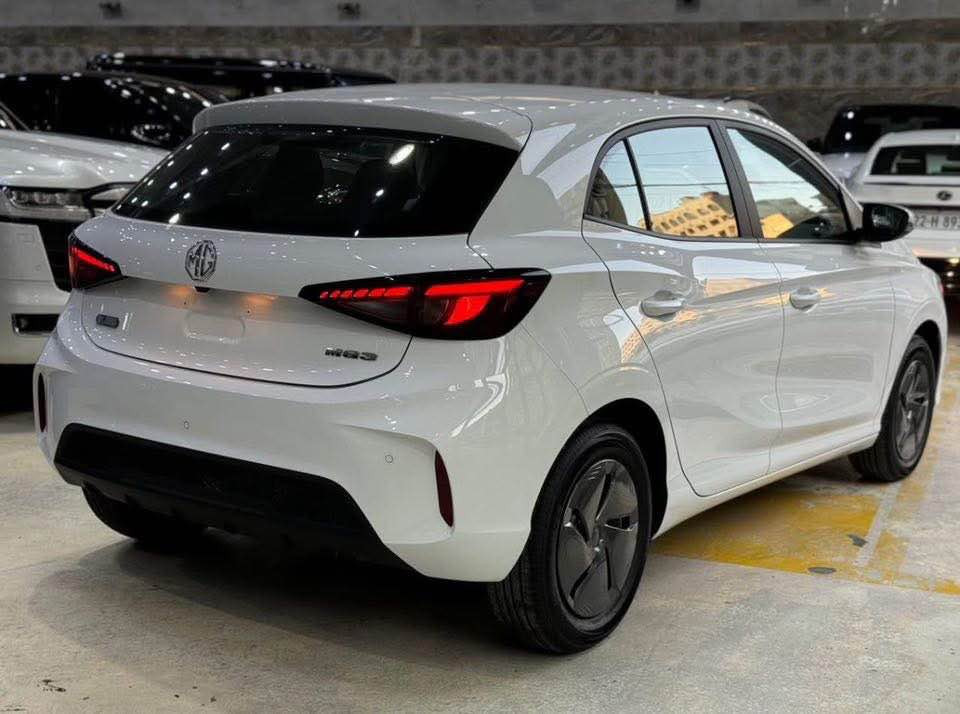 عررض خااص والكمية محدودة❗️ ❗️ وبسعر مناسب جداً
وصول وجبة سيارات  🚘 MG3 موديل 2026 
بضمان 6 سنوات 
‎((بدون لوحااااات ))
‎المحرك 1500 تنفس طبيعي 
‎كير اوتماتيك 
‎شاشة ابل كار بلي واندرويد 
كامره خلفية
تحكم ستيرن جهتين 
لايت + بك لايت Led
‎حساسات خلفيه
حساس ضغط اطارات
عداد المسافة: صفر كيلومتر
استلام مباشر

❗️ مع وجود جوائز  نقدية قيمة بانتظارك سارع بالحجز وأربح الجوائز مع MG❗️ 

‎للتواصل 📱 *********** 

‎متوفر واتساب + اتصال بغداد, العراق
