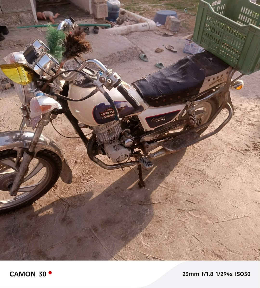 سلام عليكم دراجه البيع جني دبل بلك نضيفه أوراق كامله مديل 18محرك مامفتوح كهربائيات شغاله زوج تايرات جدد سعر 350وبيها مجال شراي يتصل ع رقم ***********
