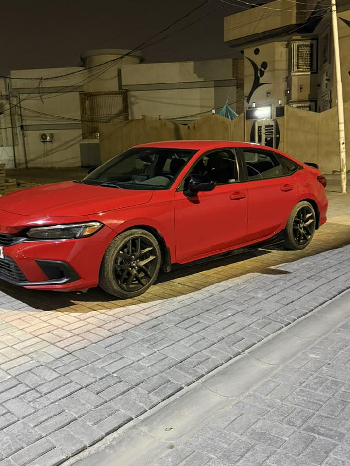 سلام عليكم سيارة هوندا سيفيك سبورت سيدان موديل  23 ماشيه 25 الف و قابل للزيادة
مواصفات 
• محرك 2.0 تنفس طبيعي 
• كاميرا خلفية
• 3 أنظمة قيادة 
• كاميرا امامية للتحذير من الاصطدام 
• مانع تزحلق 
• شاشة لمس قياس 9 إنش 
• نظام صوتي ممتاز وميزة الشحن اللاسلكي للهواتف.
• مصابيح أمامية من نوع ليد، تكملها مصابيح نهارية ومصابيح هالوجين أمامية للضباب
• مثبت سرعة 
• نظام التحذير من مغادرة المسار + المحافظة على المسار
• التعرف على المشاة 

حادث امريكا جنطة و طخة خفيفة بالبجم بدون ايرباك
السعر $159  غير قابل للتفاوض 
مكاني كربلاء 
***********
