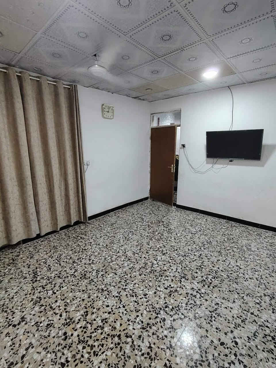 بيت للبيع زراعي سند 25 طابقين جاهز ..مساحة 120 متر واجهة 6ونزال 20 الدوانم شارع واثق يحتوي على 3غرف نوم وصالة ومطبخ جبير  وخدمات وطرمة البيت مصبوغ كلة جديد غرفتين بالطابق الثاني وحمام مشترك.. السعر 80قابل للتفاوض الاتصال ***********
