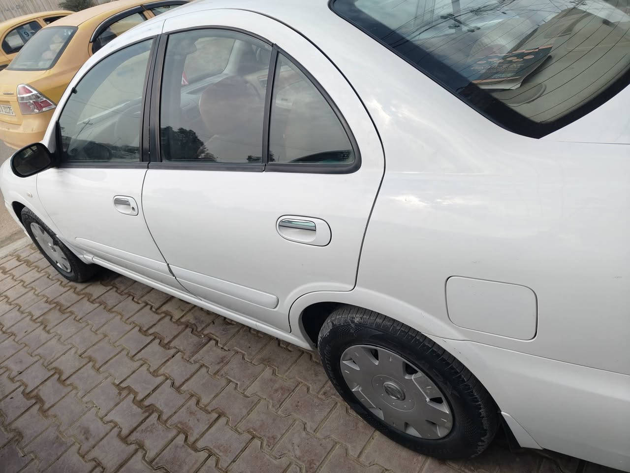 السلام عليكم
نيسان سني 2010 ياباني ابيض للبيع 
محرك 1600 قبق اسود 
مكينة وكير مكفولة كفالة عامة 
حدادية جاهزة 
رقم بابل
وهزة جديدة تحويل مباشر 
تبريد وتدفئة شغالة 
داخل بيجي المرغوب  
4 جام كهرباء 
سيارة نظيفة جدا 
وعلى ايد وحدة من زيرو
السيارة جاهزة وماناقصها برغي 
السيارة شويه بجملغ ولباقي كفاله عامه
 السعر 112 وبيها مجال
 
مكاني النجف مشخاب
للأستفسار 
الاتصال ***********
