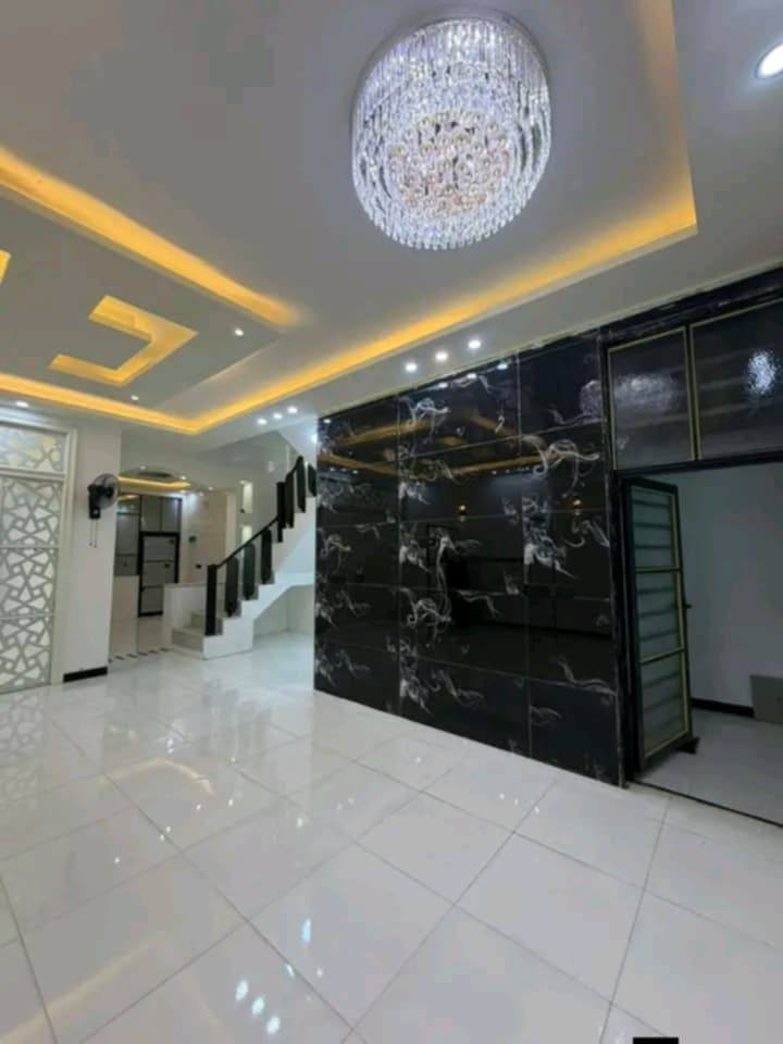 دار للايجار حي السلام مساحه 100متر طابق واحد ايجار 500وبيه مجال 
للاستفسار مراسلة الحساب او اتصال على رقم ***********
